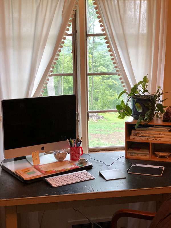 Lindsay-ward-desk-and-computer