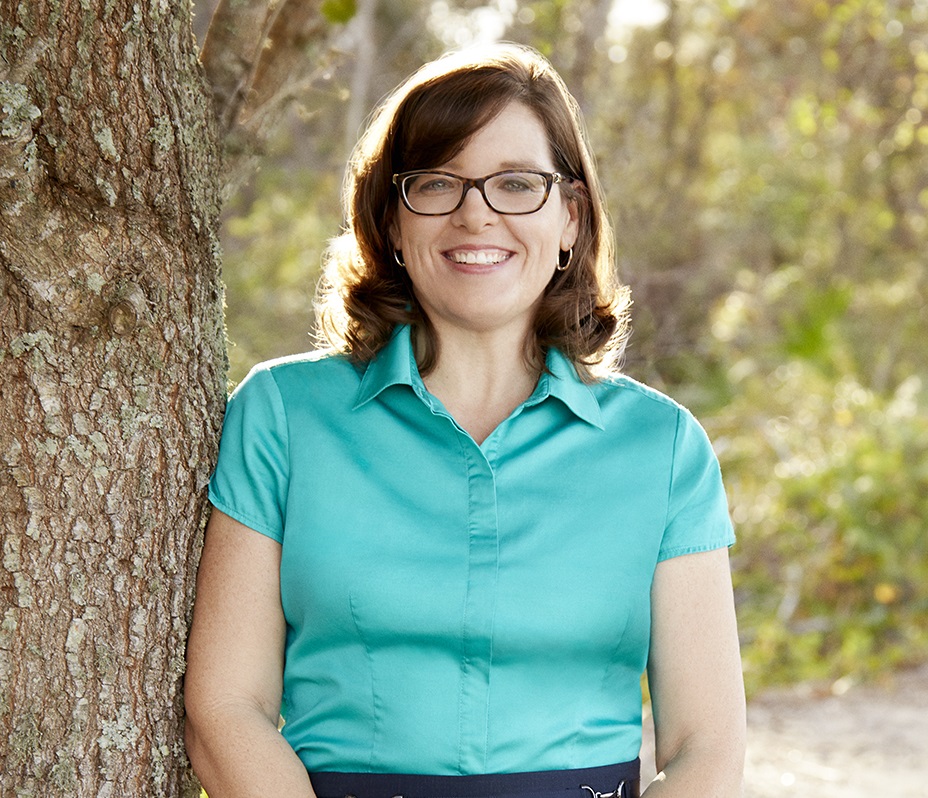 Jennifer Swanson standing in front of a tree