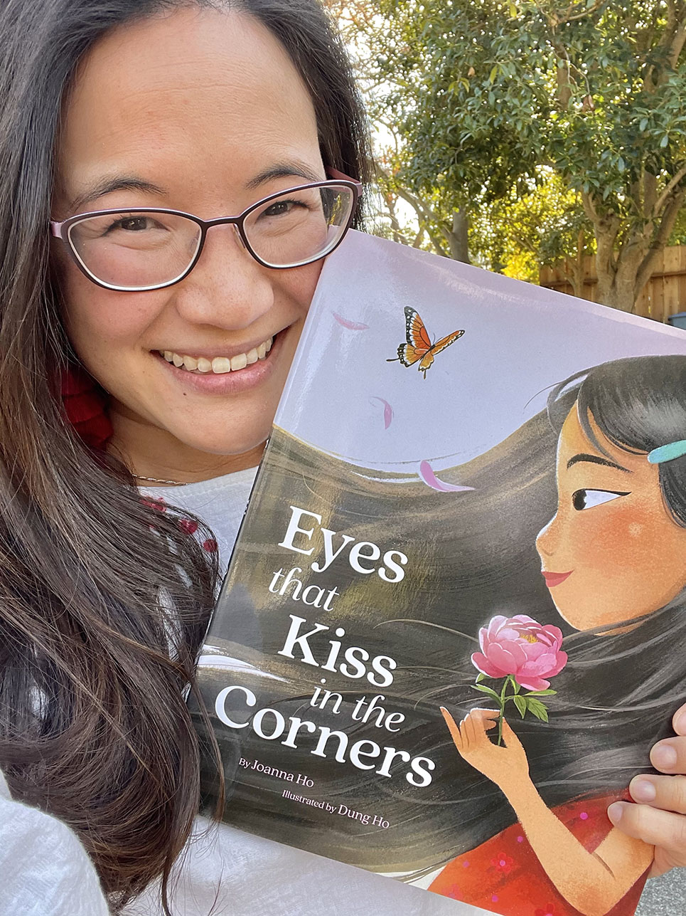 Joanna Ho with Book: Eyes That Kiss In the Corners
