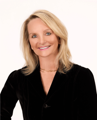 Lainey Miles: Author Headshot