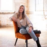 Chelsea Peters | The Children's Book Review Chelsea Peters: Illustrator Headshot