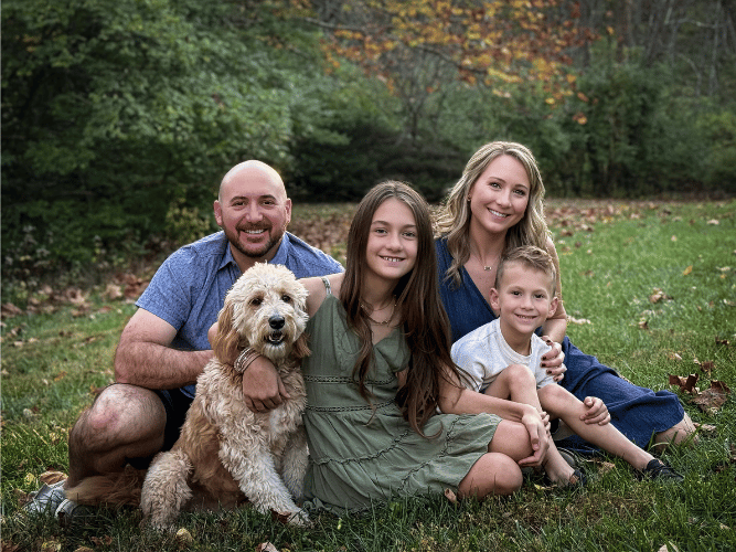 Sara Fox: Illustrator Headshot