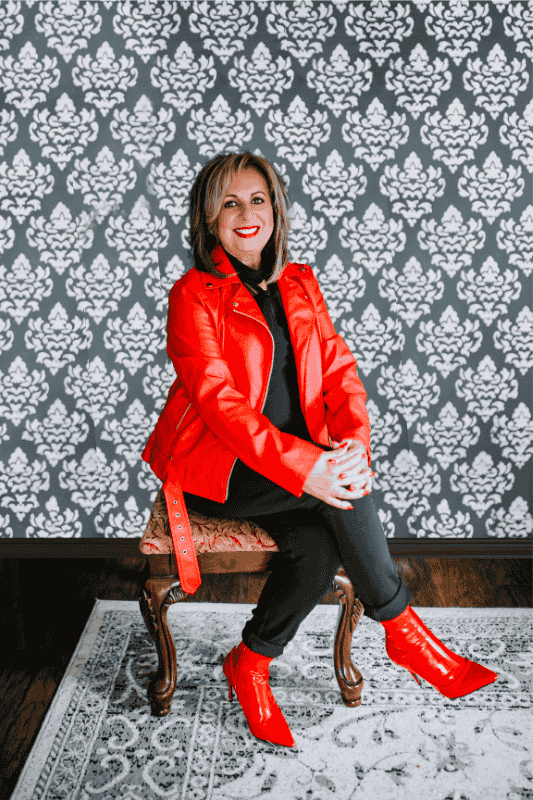 Author headshot of Jackie Wallace