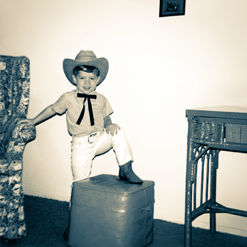 Author headshot of Thomas Lopez