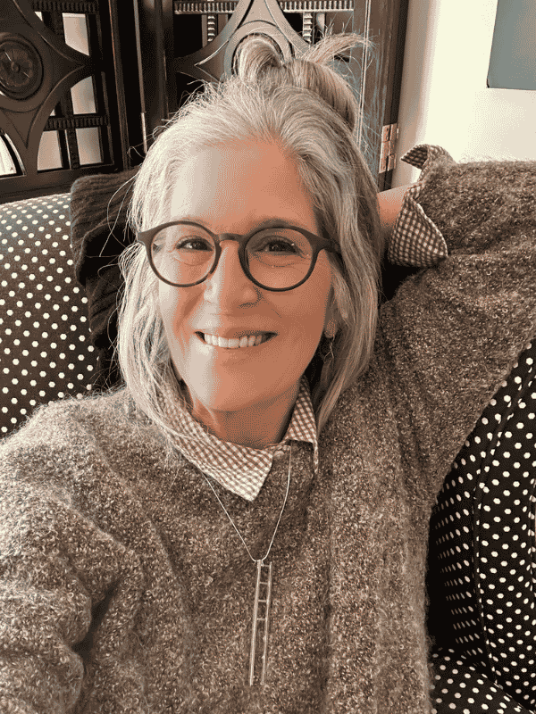 VIENNE REA | The Children's Book Review Author headshot of VIENNE REA